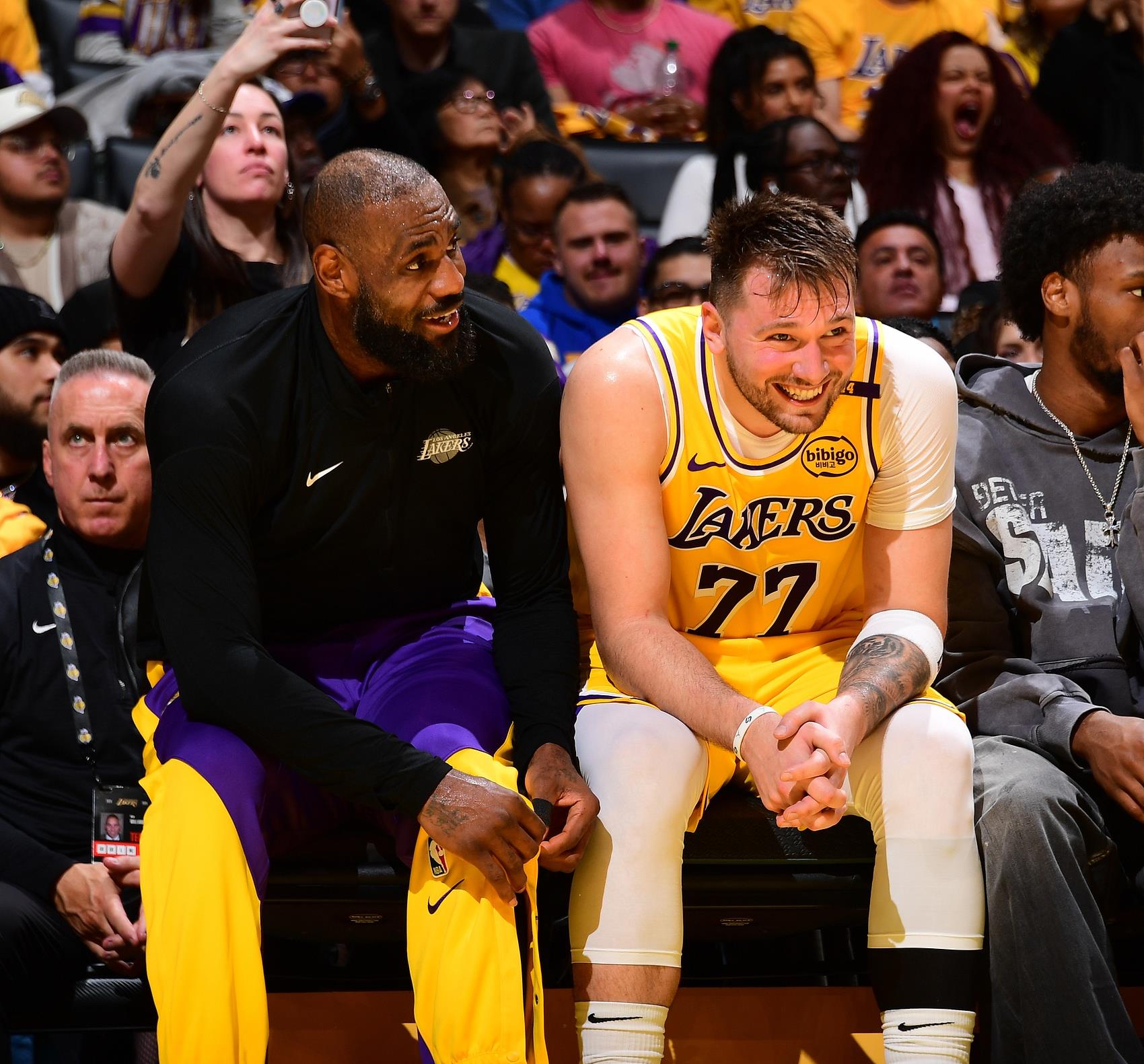 包含NBA总决赛今晨再迎强敌，洛杉矶湖人刷新队史纪录，主帅态度——态度坚定，更衣室氛围转暖的词条