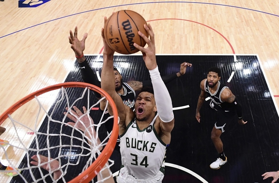ZO SPORTS密尔沃基雄鹿主场
